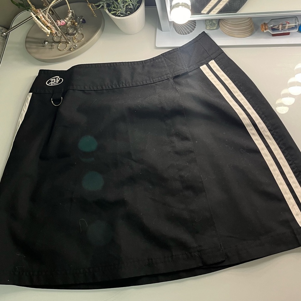 Athletic, trendy tennis skirt | size 9 | can fit m/l